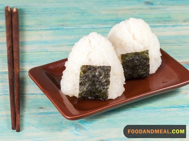 Hand-shaped perfection: A close-up of Onigiri in the making.