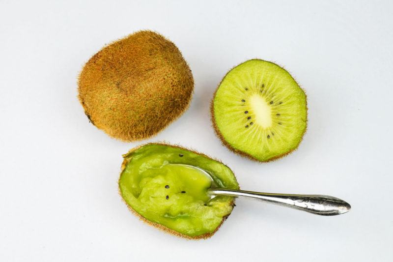 How To Peel Kiwi Using A Spoon