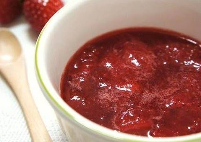 Simple cooking process of Japanese Strawberry Sauce