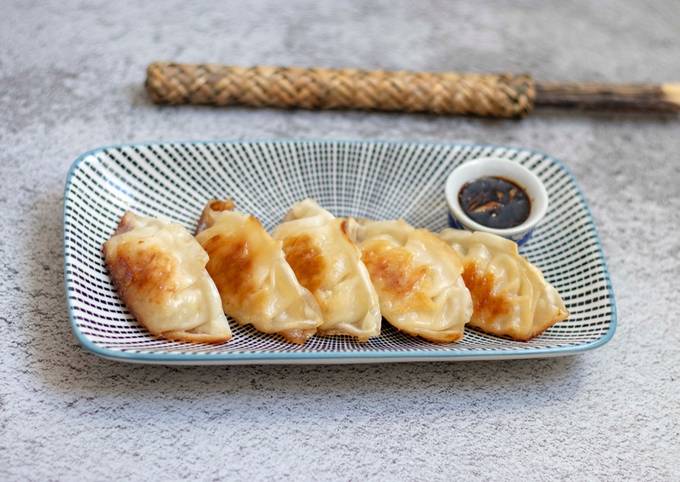 How to make Gyoza - Japanese style Dumplings Recipes