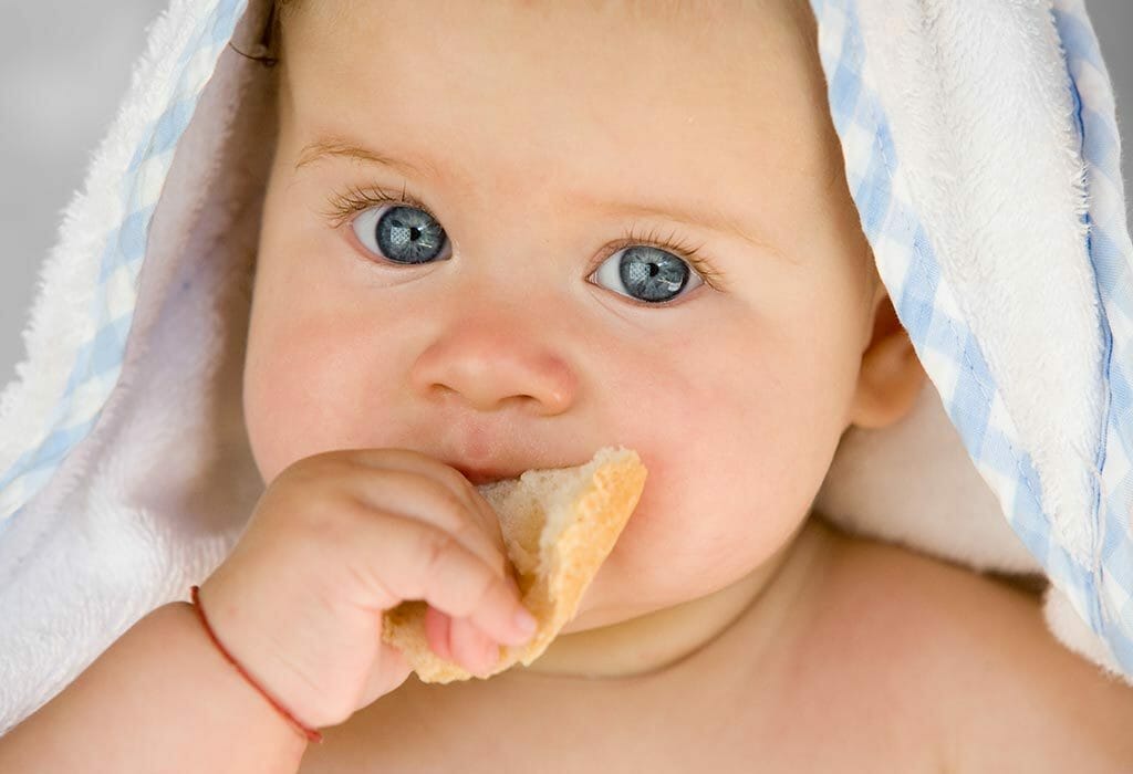 Baby holding a Banana Bread Bite: Little hands, big flavors! Baby-approved and chef-certified Banana Bread Bites. 