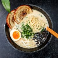 Easy-to-make Japanese Shoyu Tonkotsu Ramen Recipe 2 Easy-to-make Japanese Shoyu Tonkotsu Ramen Recipe 1