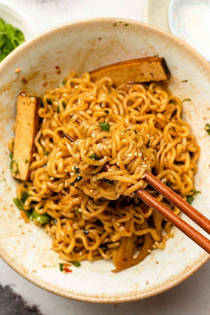 Easy-to-make Aburasoba - Ramen noodles with Oil Sauce