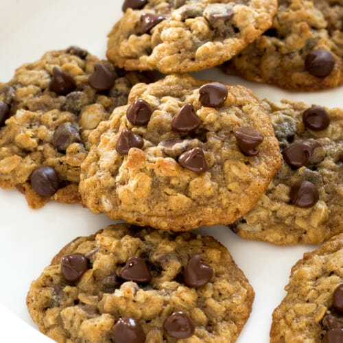 Easy-to-make Chocolate Chip Oatmeal Cookies with Sea Salt