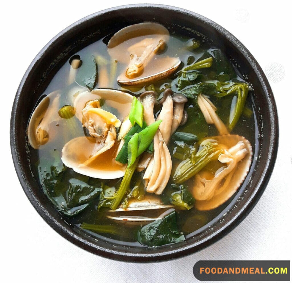 Authentic Korean Recipe: Flavorful Spinach And Clam Soup 2