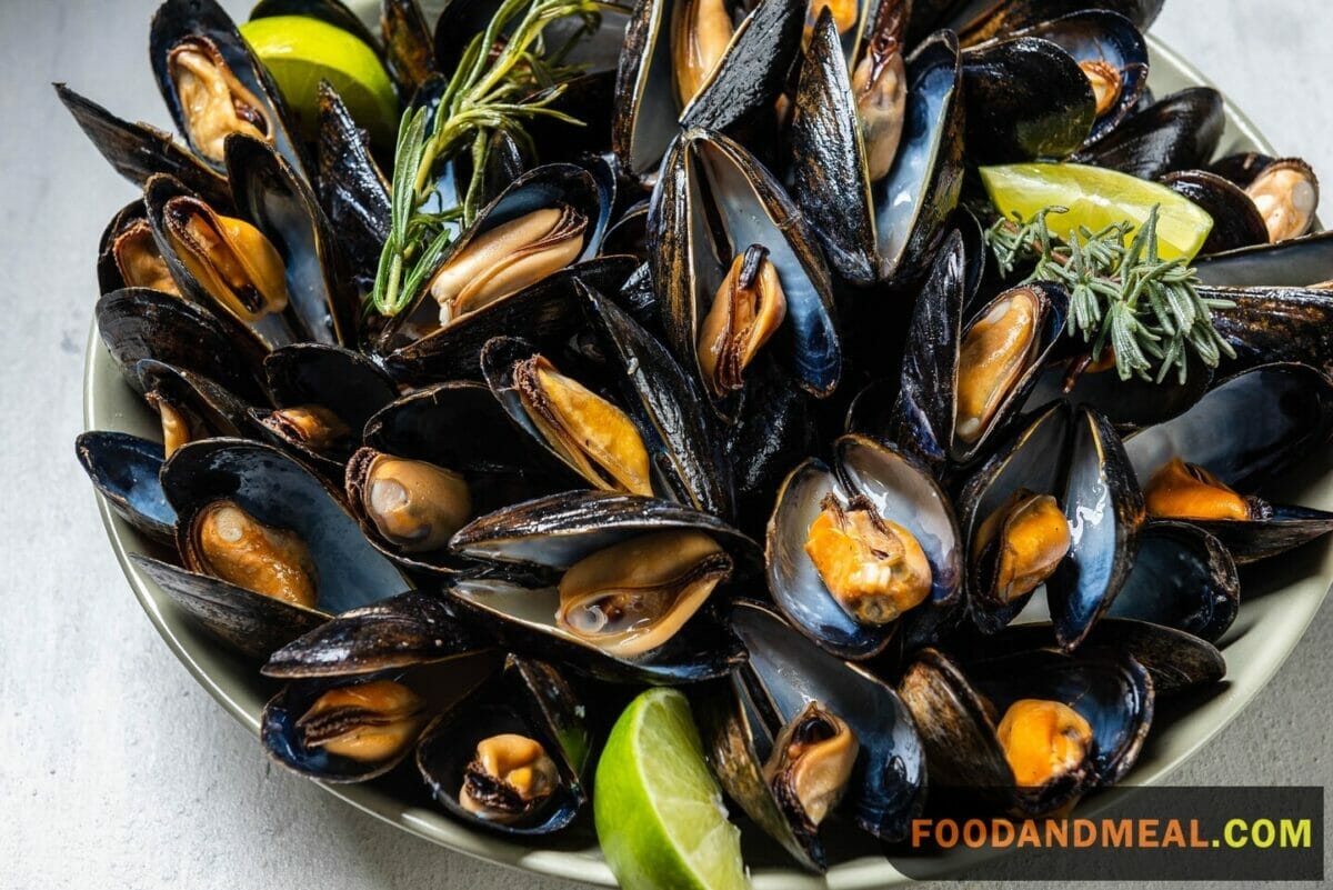 Thai Mussels In Basil Coconut Sauce 