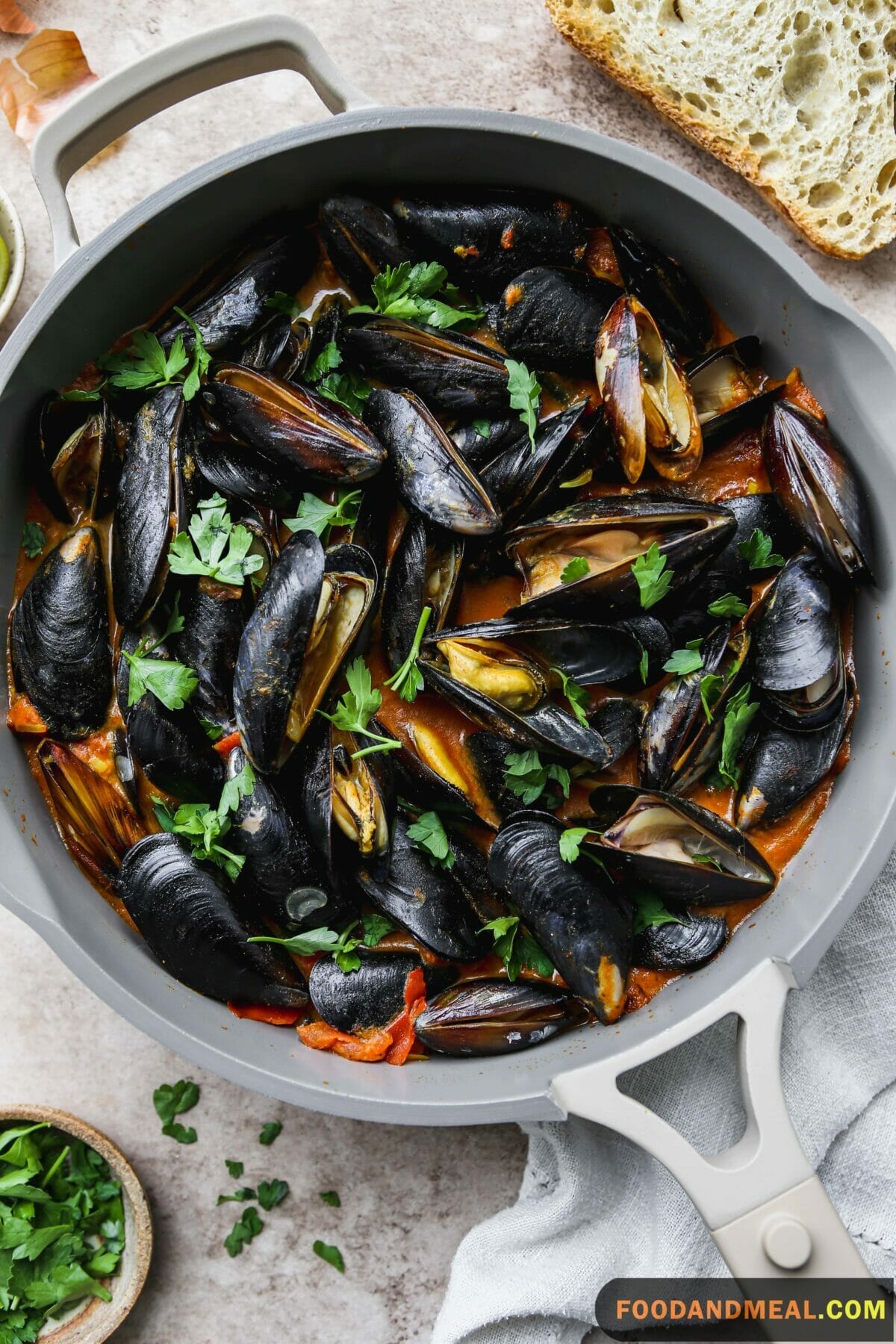 Thai Mussels In Basil Coconut Sauce 