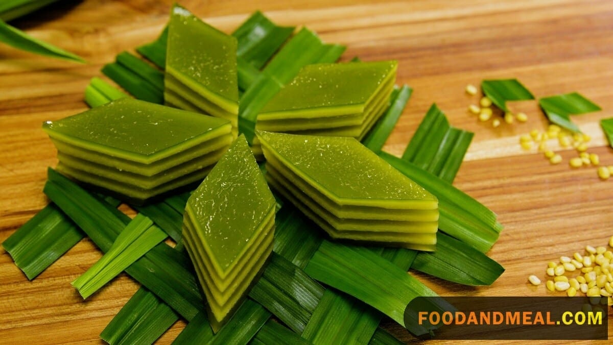 Thai Steamed Pandan Cakes 