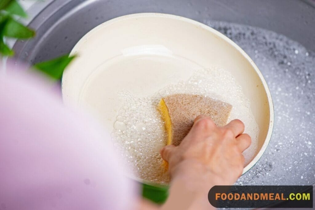 How to Clean Ceramic Pans 2