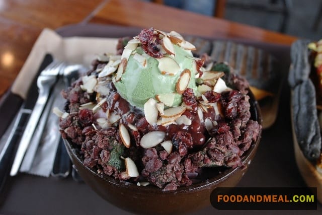 Mint Choco Berry Bingsu