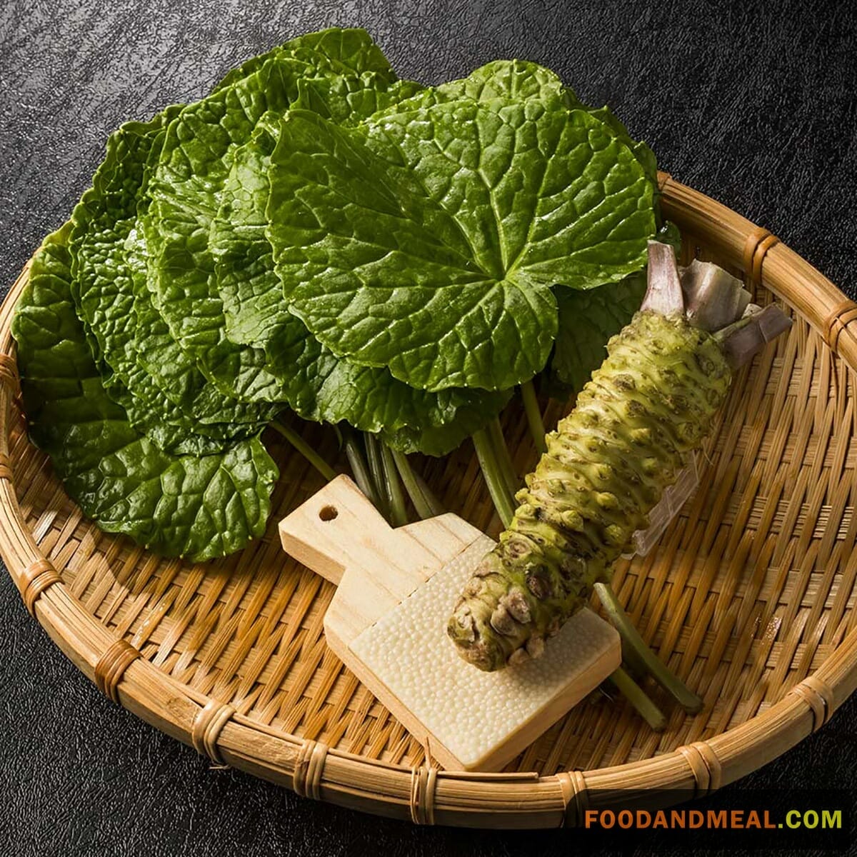 Freshly grated wasabi: the heart of homemade flavor.