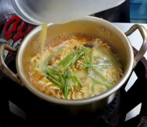 Cheese Ramen: A Flavorful Twist On A Classic Korean Dish 5