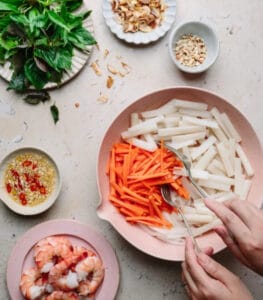 How To Make Vietnamese Lotus Salad - Goi Ngo Sen - Lotus Stem 7