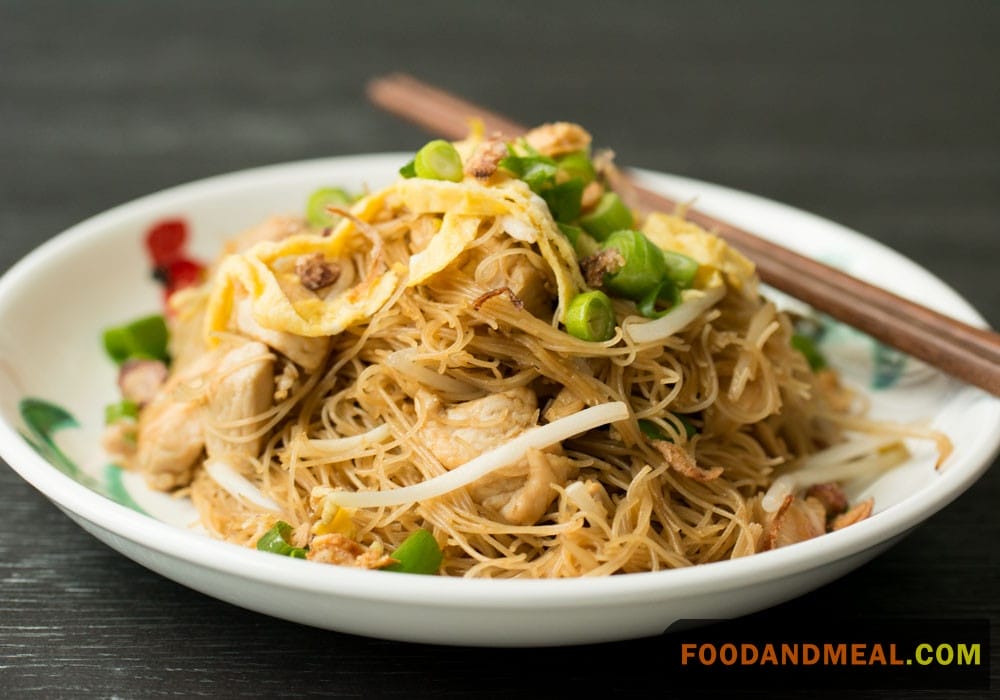 Chopped Green Onions And Crunchy Bean Sprouts Provide Texture And Freshness To Balance The Rich Coconut Curry Broth.